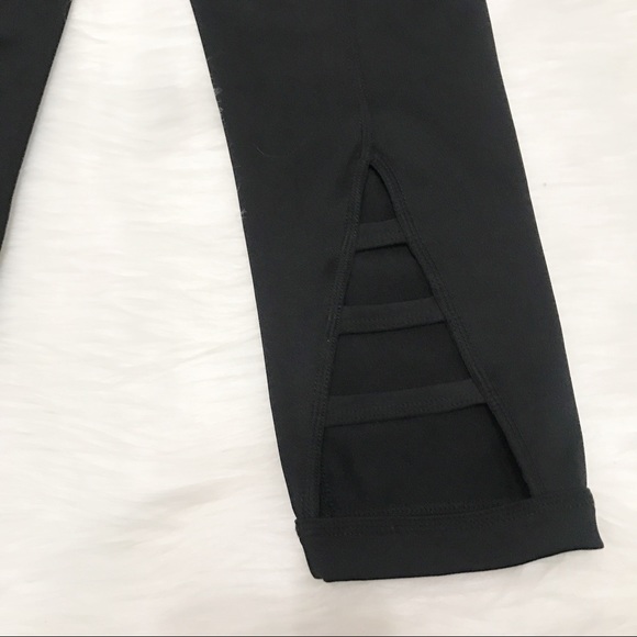 • Zella • Crop Lattice Leggings - Picture 4 of 5